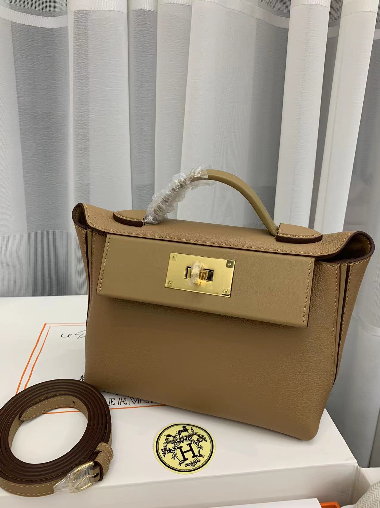 Hermes Kelly Mini 2424 21cm Handbag in Alezan Clemence Leather